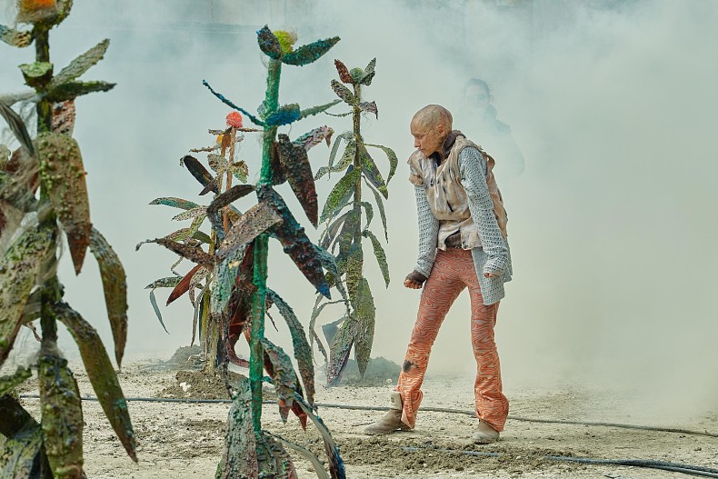 Космос, любовь и Люся Чеботина в роли нейросети: завершились съемки Подростков в космосе